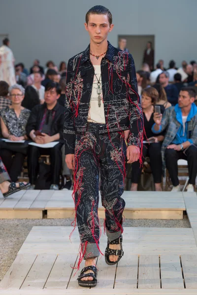 Look 29